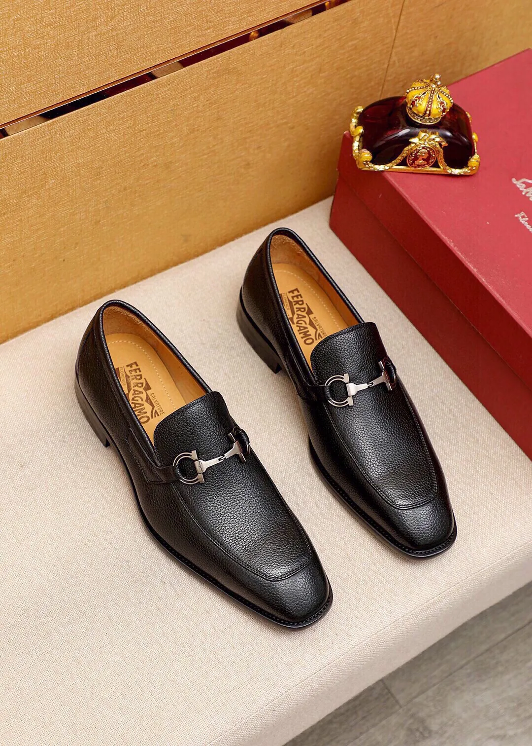 Men's shoes 💰480 💐 Product trademark: Ferragamo "Ferragamo" casual leather shoes Regular size: 38-44 (45🉑️customized) Product materials: Selected imported first-layer pebbled cowhide leather upper + luxury hardware buckle, imported water-dyed cowhide leather lining. Strong three-dimensional visual effect, original outsole Color: 3⃣️colors available